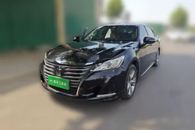 Toyota Crown · 2015 год