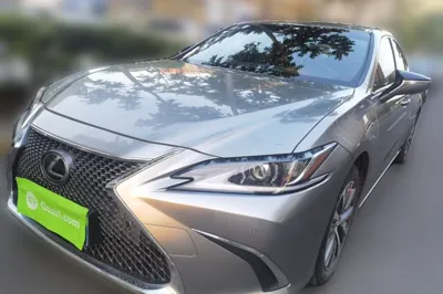 Lexus ES · 2021 год