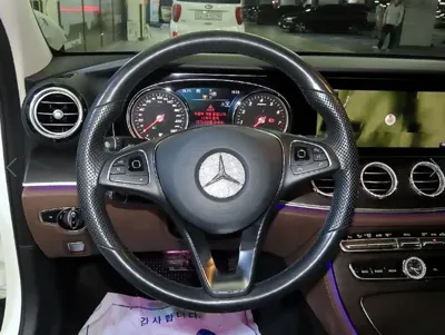 Mercedes-Benz E-Class 2018, 78414 км, за 13355.06 USD - фото 8