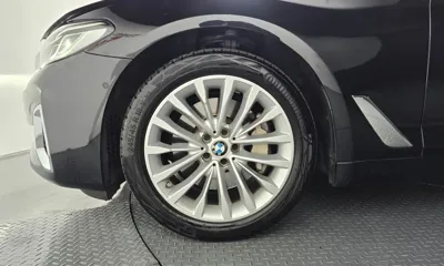 BMW 5-Series 2022, 33585 км, за 23893.92 USD