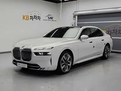 BMW 7-Series · 2023 год