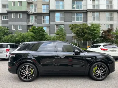 Porsche Cayenne 2025, 14270 км, за 102060.68 USD