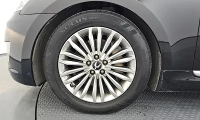 Hyundai Equus 2015, 243618 км, за 3178.81 USD