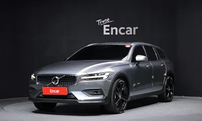 Volvo V60 · 2020 год