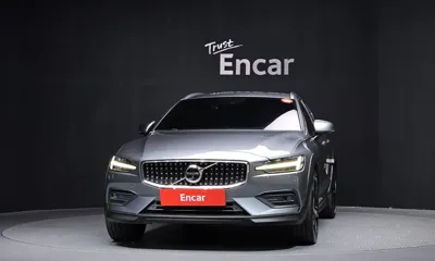 Volvo V60 2020, 97566 км, за 15567.52 USD