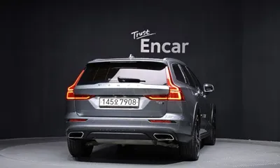 Volvo V60 2020, 97566 км, за 15567.52 USD