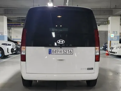 Hyundai Staria 2026, 1050 км, за 18514.67 USD