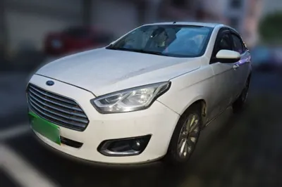 Ford Escort · 2015 год