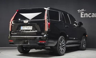 Cadillac Escalade 2023, 77359 км, за 56564.08 USD