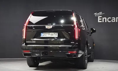 Cadillac Escalade 2023, 77359 км, за 56564.08 USD