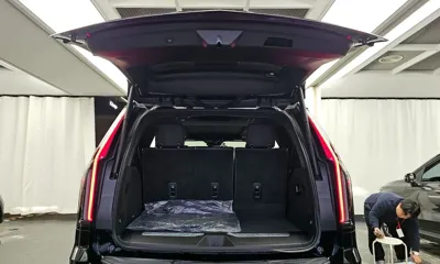 Cadillac Escalade 2023, 77359 км, за 56564.08 USD - фото 20