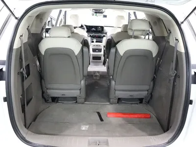 Kia Canival 2021, 153424 км, за 12026.26 USD