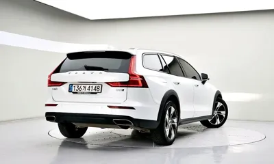 Volvo V60 2021, 91946 км, за 17263.85 USD