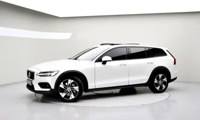 Volvo V60 2021, 91946 км, за 17263.85 USD
