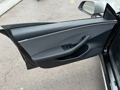Tesla Model 3 2024, 47000 км, за 24647.78 USD - фото 6