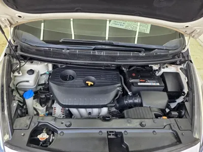 Kia Carens 2016, 67192 км, за 5785.61 USD