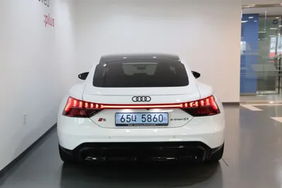 Audi S e-tron GT 2025, 8923 км, за 79442.57 USD