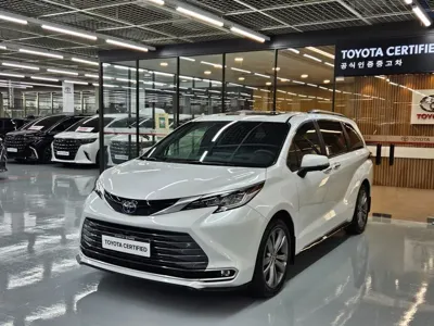 Toyota Sienna · 2025 год