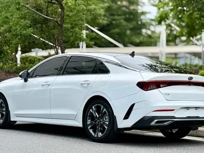 Kia K5 2021, 110000 км, за 8233.8 USD