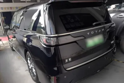 Voyah Dream 2024, 29600 км, за 35755 USD