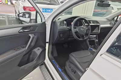 Volkswagen Tiguan L New Energy 2020, 86199 км, за 15722 USD - фото 18