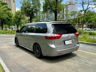 Toyota Sienna 2018, 130000 км, за 21715.53 USD