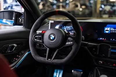 BMW M3 2025, 5000 км, за 143014.97 USD - фото 7