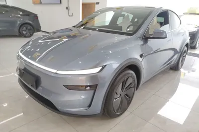 Tesla Model Y · 2026 год