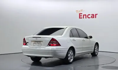 Mercedes-Benz C-Class 2004, 117037 км, за 2955.86 USD