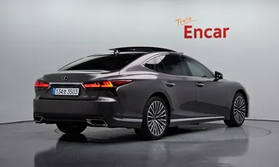 Lexus LS 2024, 4915 км, за 69706.88 USD