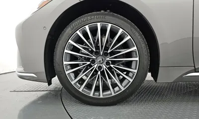 Lexus LS 2024, 4915 км, за 69706.88 USD