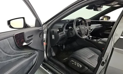Lexus LS 2024, 4915 км, за 69706.88 USD - фото 10