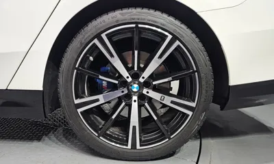 BMW 5-Series 2025, 27342 км, за 53656.29 USD - фото 21
