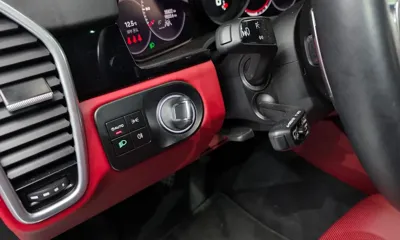 Porsche Cayenne 2023, 35822 км, за 69641.73 USD - фото 29