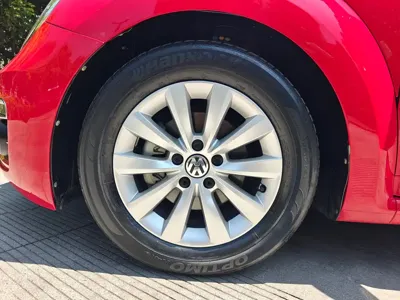 Volkswagen Beetle 2019, 56700 км, за 12183.4 USD - фото 17