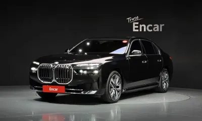 BMW i7 · 2023 год