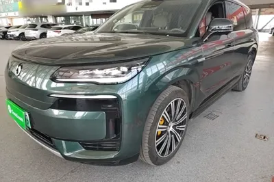 Denza N9 · 2025 год