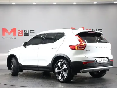Volvo XC40 2025, 6831 км, за 28423.26 USD