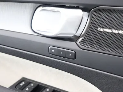 Volvo XC40 2025, 6831 км, за 28423.26 USD