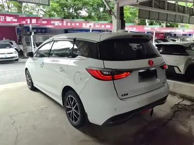 BYD MAX
