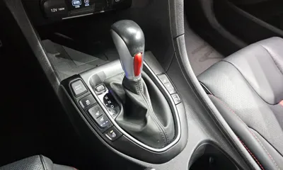 Hyundai Veloster 2018, 82418 км, за 8336.62 USD - фото 9