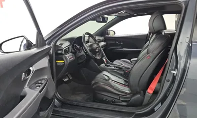 Hyundai Veloster 2018, 82418 км, за 8336.62 USD - фото 10