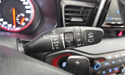 Hyundai Veloster 2018, 82418 км, за 8336.62 USD - фото 19