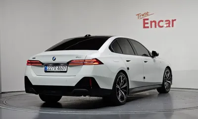 BMW 5-Series 2024, 32425 км, за 65140.1 USD