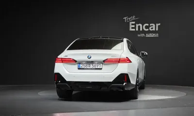 BMW 5-Series 2024, 12434 км, за 52093.49 USD