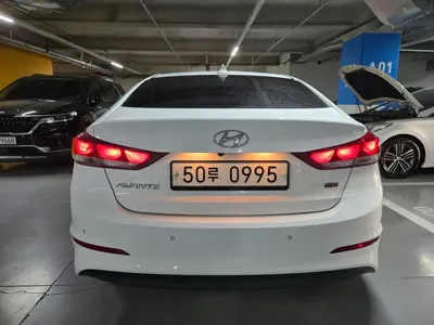 Hyundai Avante 2016, 85310 км, за 5185.77 USD