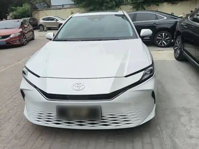 Toyota Camry 2024, 33900 км, за 17245.1 USD