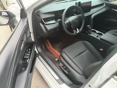 Toyota Camry 2024, 33900 км, за 17245.1 USD - фото 16
