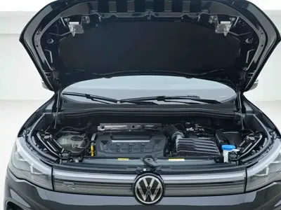 Volkswagen Tiguan L 2025, 29000 км, за 23987.36 USD - фото 7