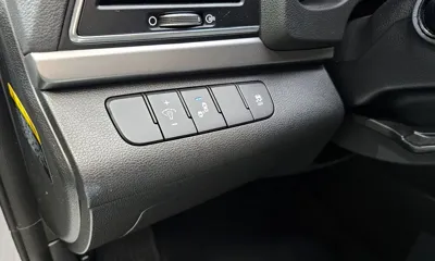 Hyundai Avante 2018, 56878 км, за 7700.78 USD - фото 16